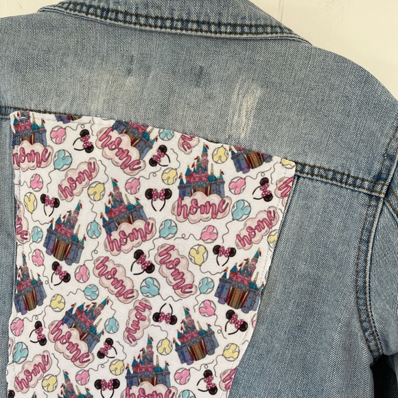 Walt Disney World Mickey Mouse Magic Kingdom denim Jacket Size Medium - Picture 6 of 16